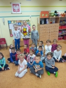 Czytanie bajek u Krasnoludków przez uczestników Warsztatów Terapii Zajeciowej_6