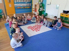 Motylki realizują kolejne zadanie z projektu #UczymyDzieciProgramować