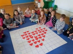 Motylki realizują kolejne zadanie z projektu #UczymyDzieciProgramować_2