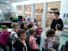 Poznajemy nasze miasto - biblioteka (Smerfy)_5