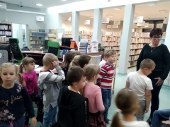 Poznajemy nasze miasto - biblioteka (Smerfy)_6