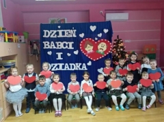 Przedstawienie Motylków na Dzień Babci i Dziadka_1