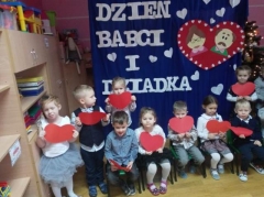 Przedstawienie Motylków na Dzień Babci i Dziadka_3