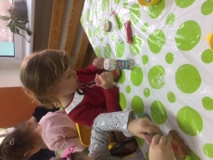 Pszczółki dekorują pierniczki_2