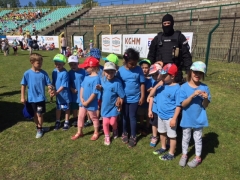 Zabawy na stadionie miejskim zorganizowane przez Policję_7