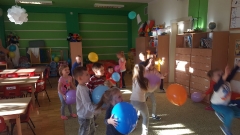 ZABAWY RUCHOWE Z BALONAMI_1