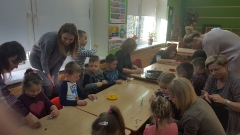 ZAJĘCIA POKAZOWE DLA RODZICÓW W GRUPIE SMERFY _10