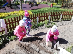WIOSENNE PRACE W OGRÓDKU KRASNALE 2019_4