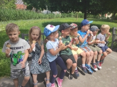 Wyjście na lody- Krasnoludki_3