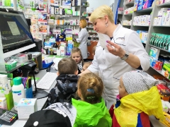 Z WIZYTĄ W APTECE KRASNALE 2019_1
