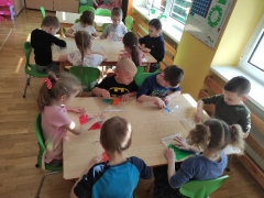 Zabawa sensoryczna ,,Kolory wiosny
