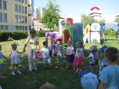 ZABAWY SPORTOWE U BIEDRONEK_1