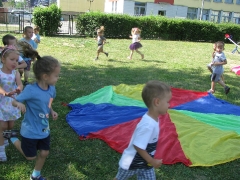 ZABAWY SPORTOWE U BIEDRONEK_6