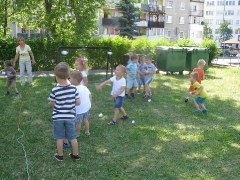 ZABAWY SPORTOWE U BIEDRONEK_9
