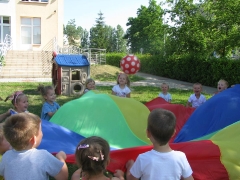 ZABAWY SPORTOWE U BIEDRONEK_9