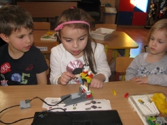 Zajęcia z robotyki u Biedronek_1