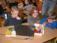 Zajęcia z robotyki u Biedronek_2