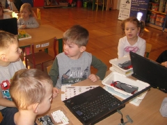 Zajęcia z robotyki u Biedronek_4