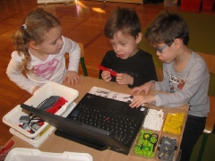 Zajęcia z robotyki u Biedronek_7