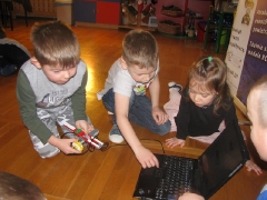Zajęcia z robotyki u Biedronek_8