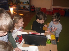 Zajęcia z robotyki u Biedronek_9